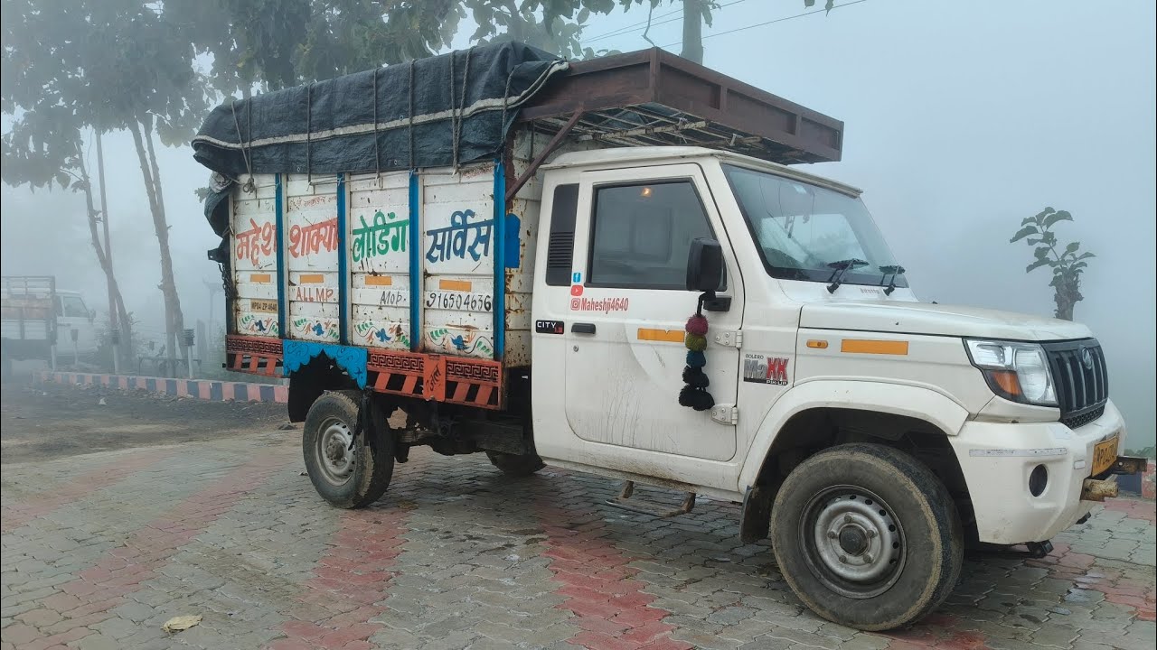 कोहरा इतना है की गाड़ी चलाना मुश्किल हो रहा है 