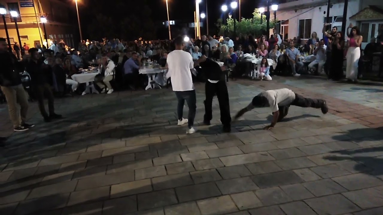 Λεβέντες  νεολαίοι στο πανηγύρι  του  Φλαμπούρο  Φλώρινας. 15-8-22