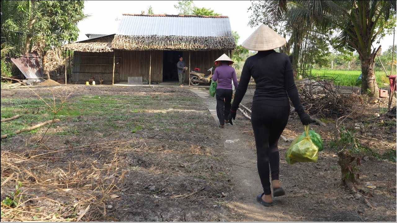 1821 / Anh Dũng tiếp tục mua rau tặng cho bà con