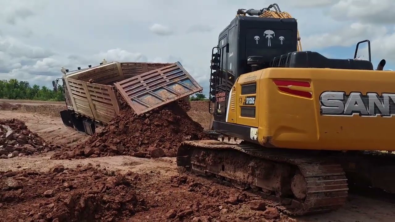 รับบทหนักเจอไป2หลุมเลยนะพี่เสือมารอบนี้ ถึงมือแบคโฮแล้วอุ่นใจได้ Volvo sany รับจบ