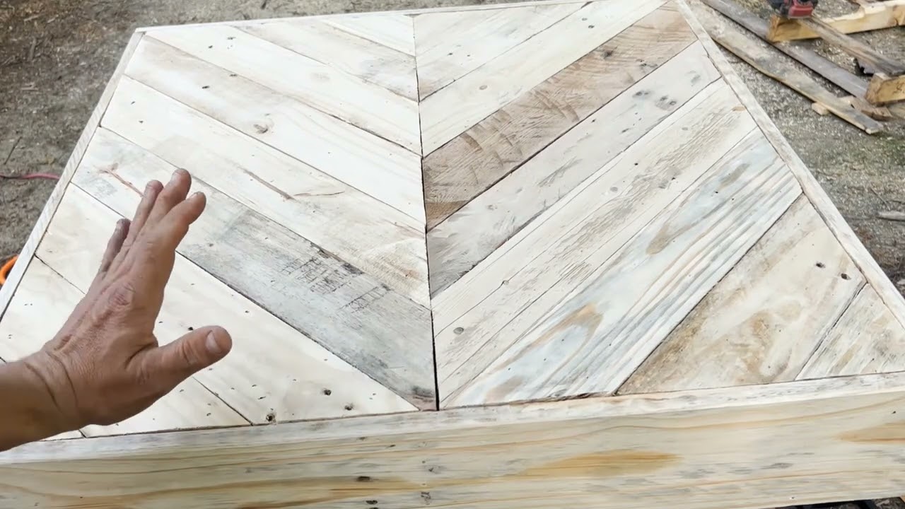 Night Stand/End Table made completely from FREE Pallets! diy pallet furniture! First time doing this