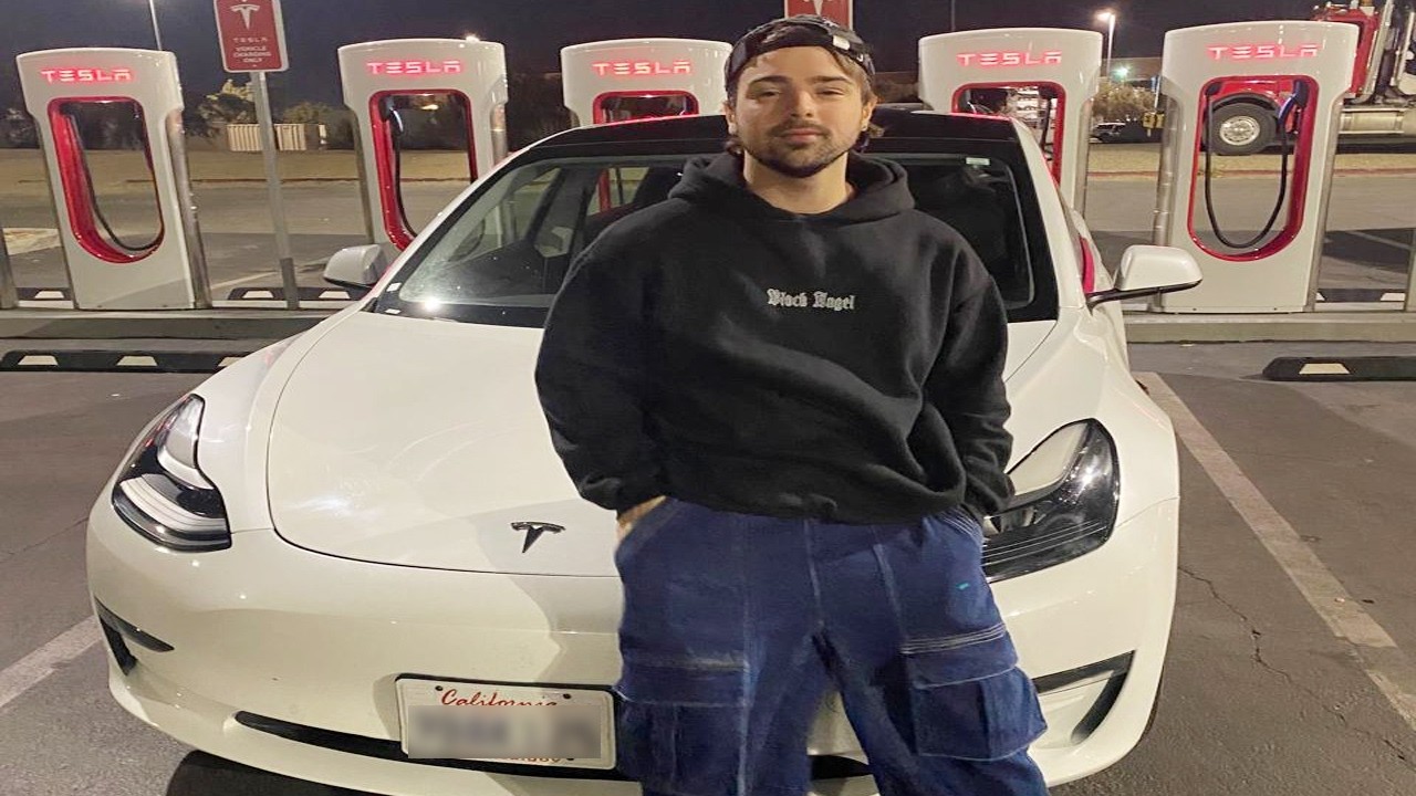 EL AUTO DEL MOMO