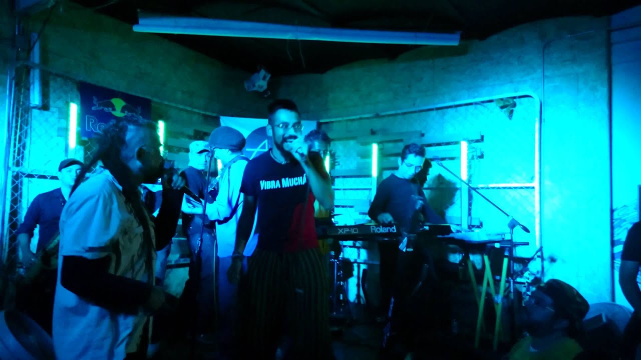 Ganja & VibraMuch&aacute; - Get up stand up