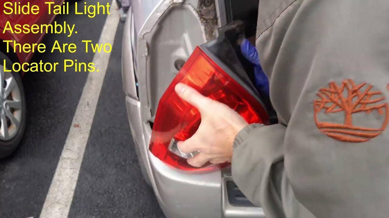 How to Change Brake Light Bulb on a Hyundai Tucson 2006