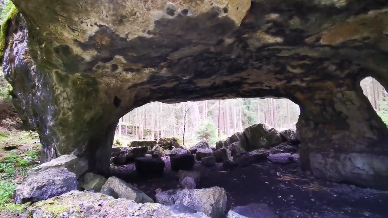 Kleiner Lochstein Plech Durchgangshöhle Höhle Franken fränkische Schweiz Veldener Forst