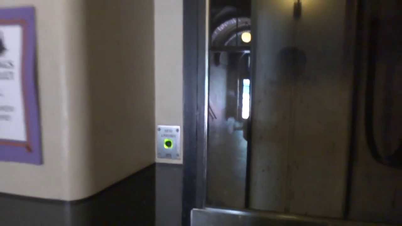 ASEA (mod. by: KONE) traction elevator @ Centralplan 3, Gävle, Sweden.