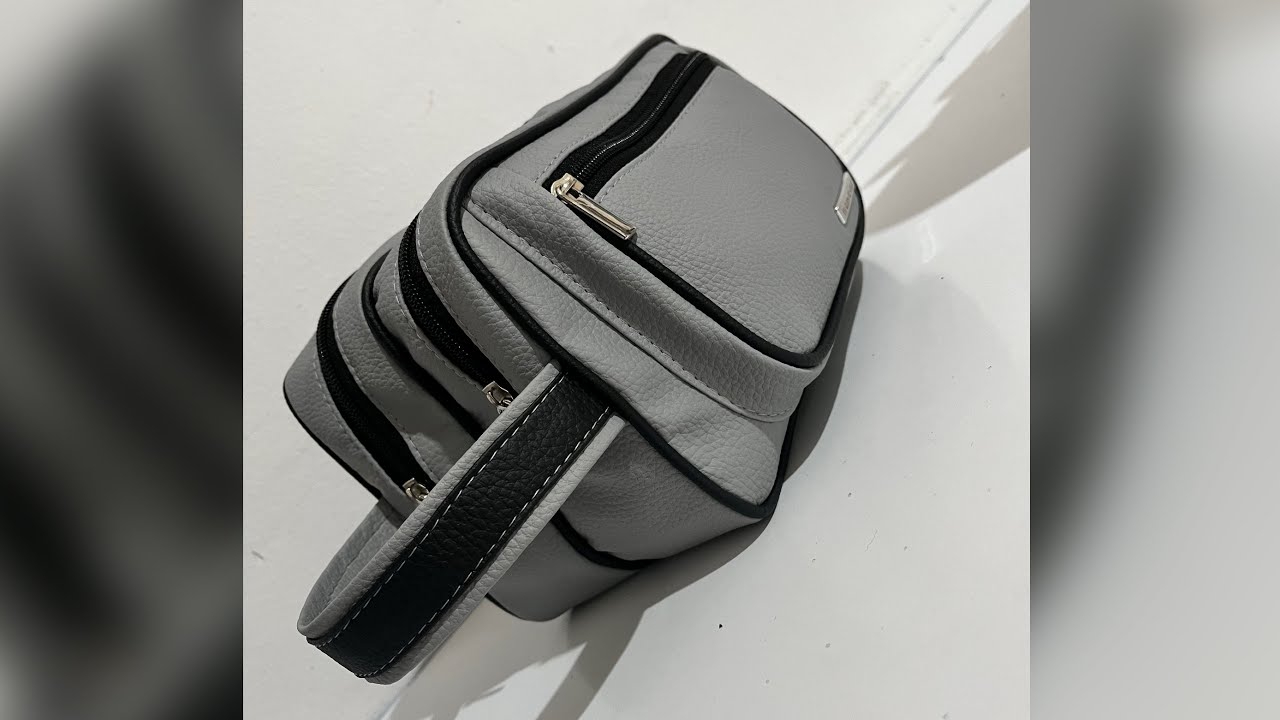 Necessaire de zíper duplo com bolso frontal versão sintético.