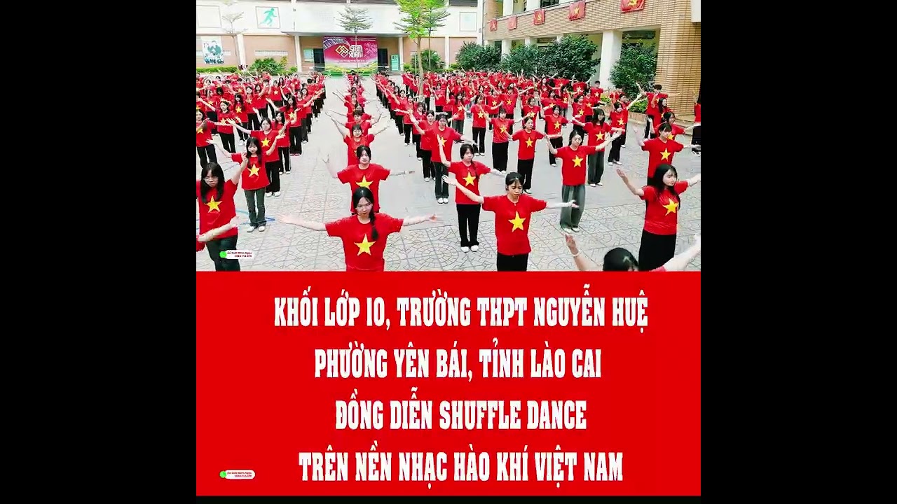 Khối 10 Trường THPT Nguyễn Huệ, Phường Yên Bái, Tỉnh Lào Cai