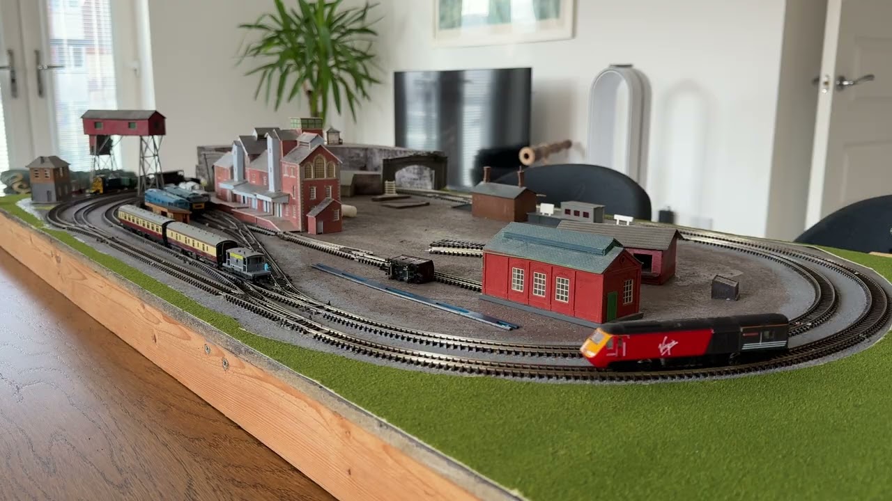 Graham Farish Class 43 Virgin – N Gauge Full Service