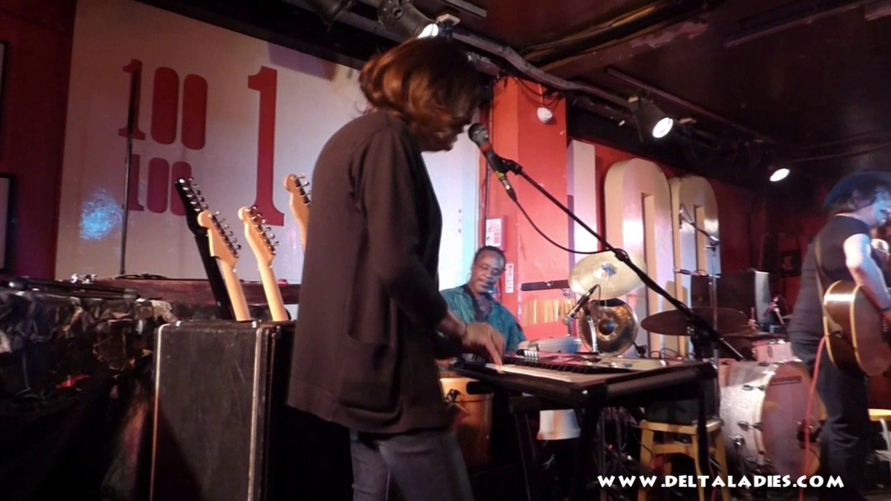 DELTA LADIES- HOT CHAT LINE Live at the 100 Club