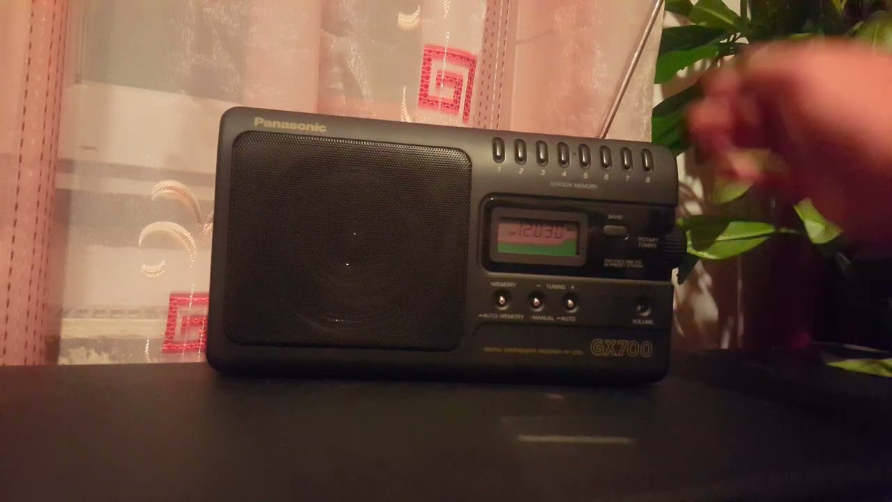 Portable multiband world radio Panasonic RF-3700 AM / SW / FM1 / FM2