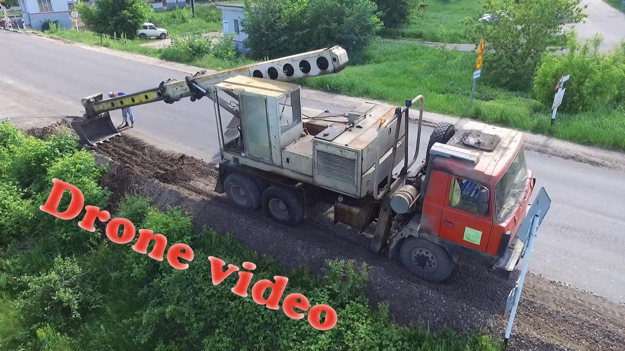 [Drone video] Tatra 815 UDS-114 digging roadside