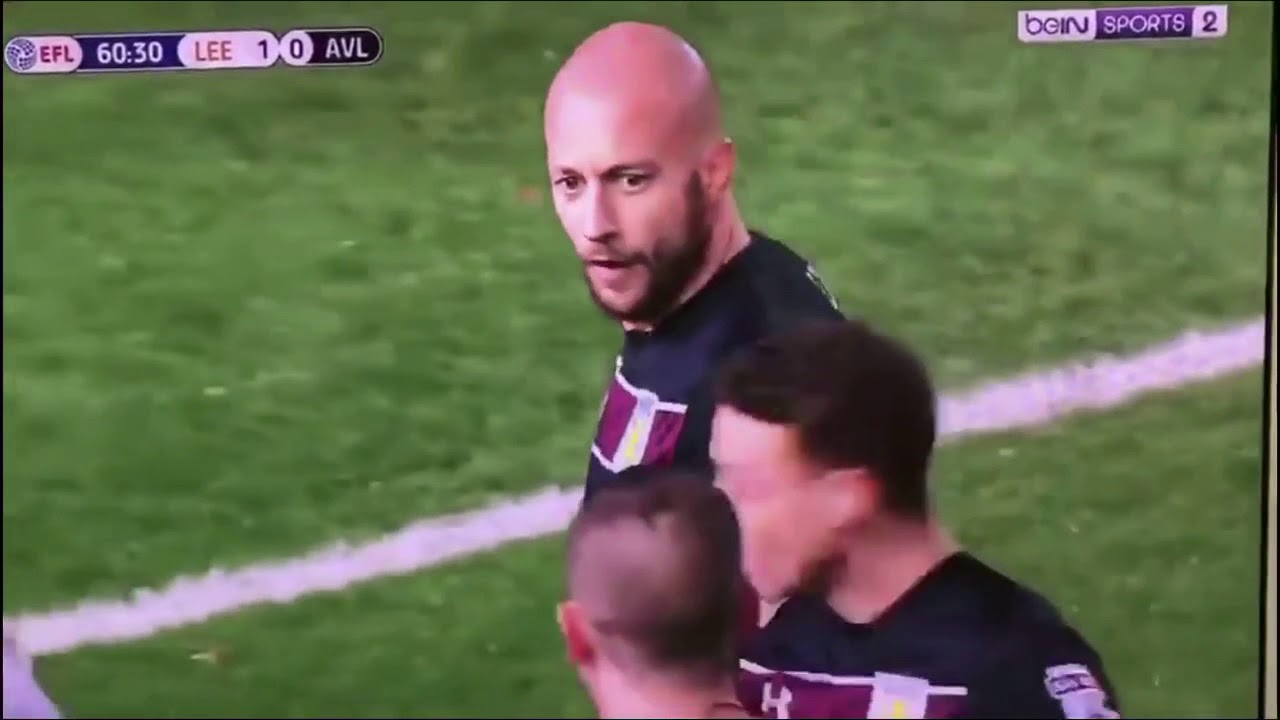 **F**K OFF** HOW DOES ALAN HUTTON GET AWAY WITH TELLING THE REFEREE TO F**K OFF??? TO HIS FACE!!