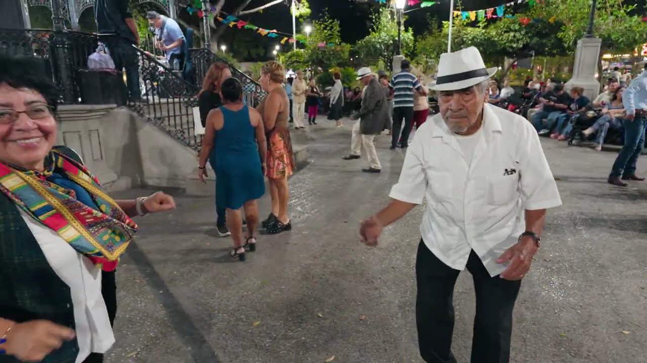 Baile del 12 de marzo de 2026, En el parque jardín de la marimba.