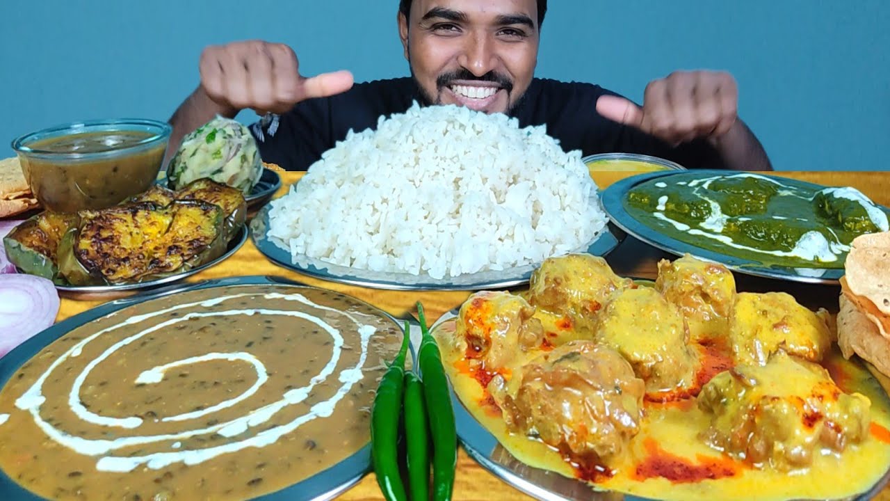 EATING KADHI PAKORA WITH RICE | PALAK PANEER, DAL MAKHANI, BRINJAL FRY & ALOO BHARTA | VEG MUKBANG