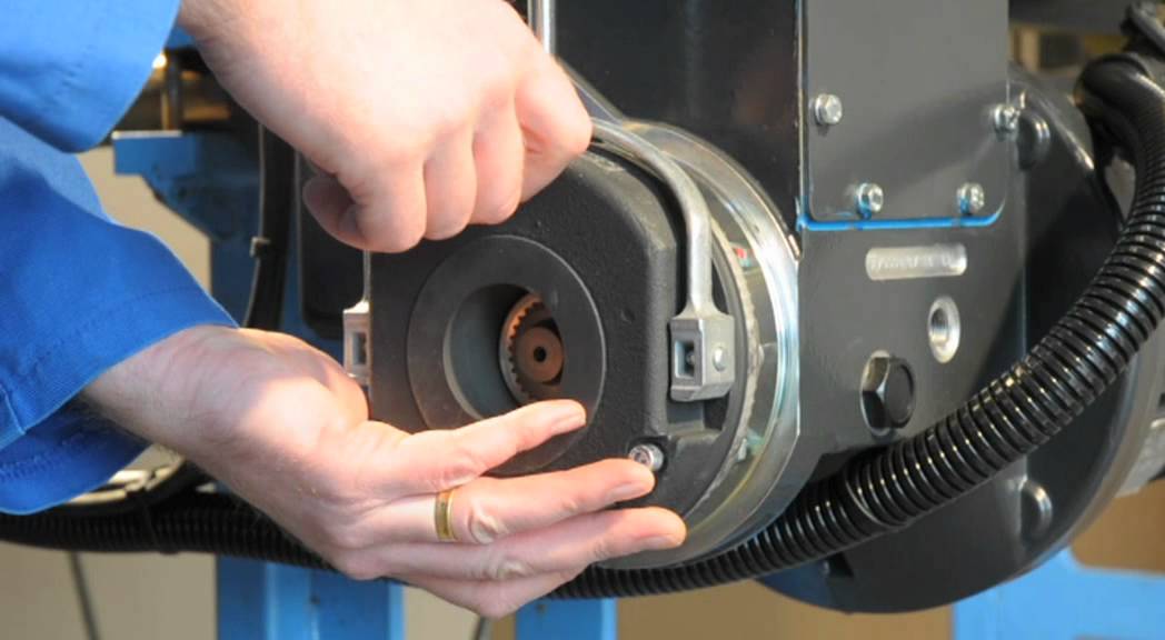 Adjusting the hoist brake