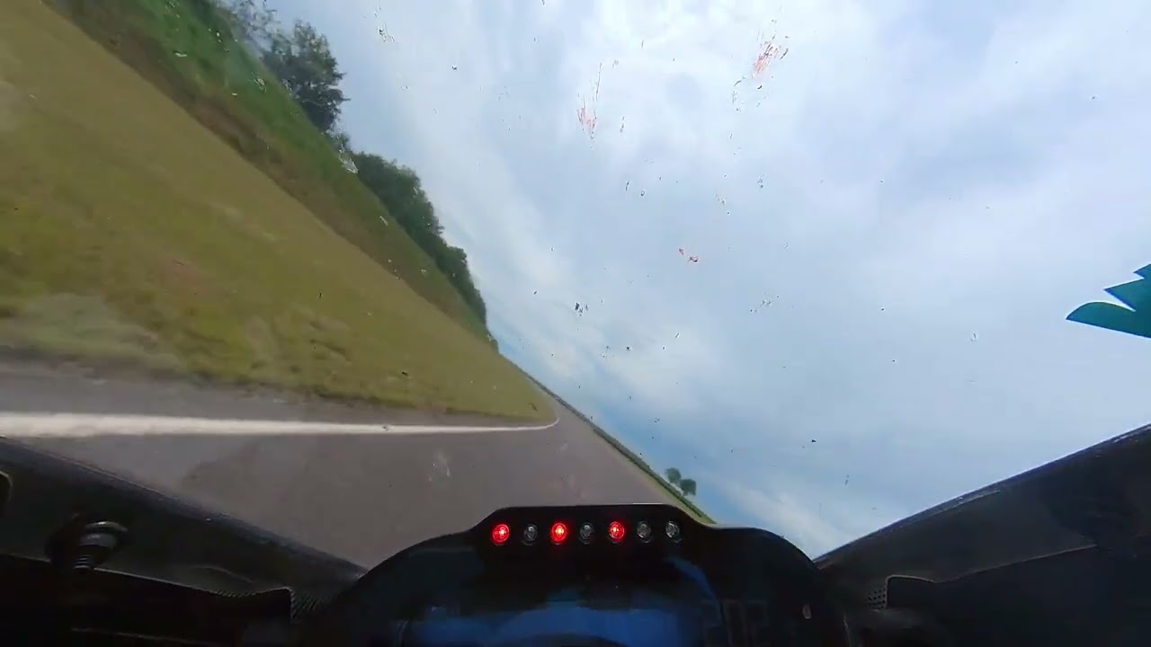 Circuit Mirecourt 1:36:1 Yamaha R1 RN65