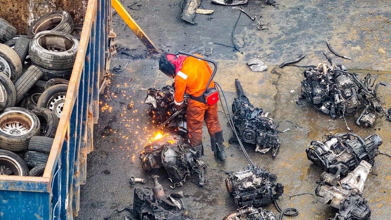 This Is How Catalytic Converters Are Pulled From Car Engines in Scrapyards with Torch Cutting