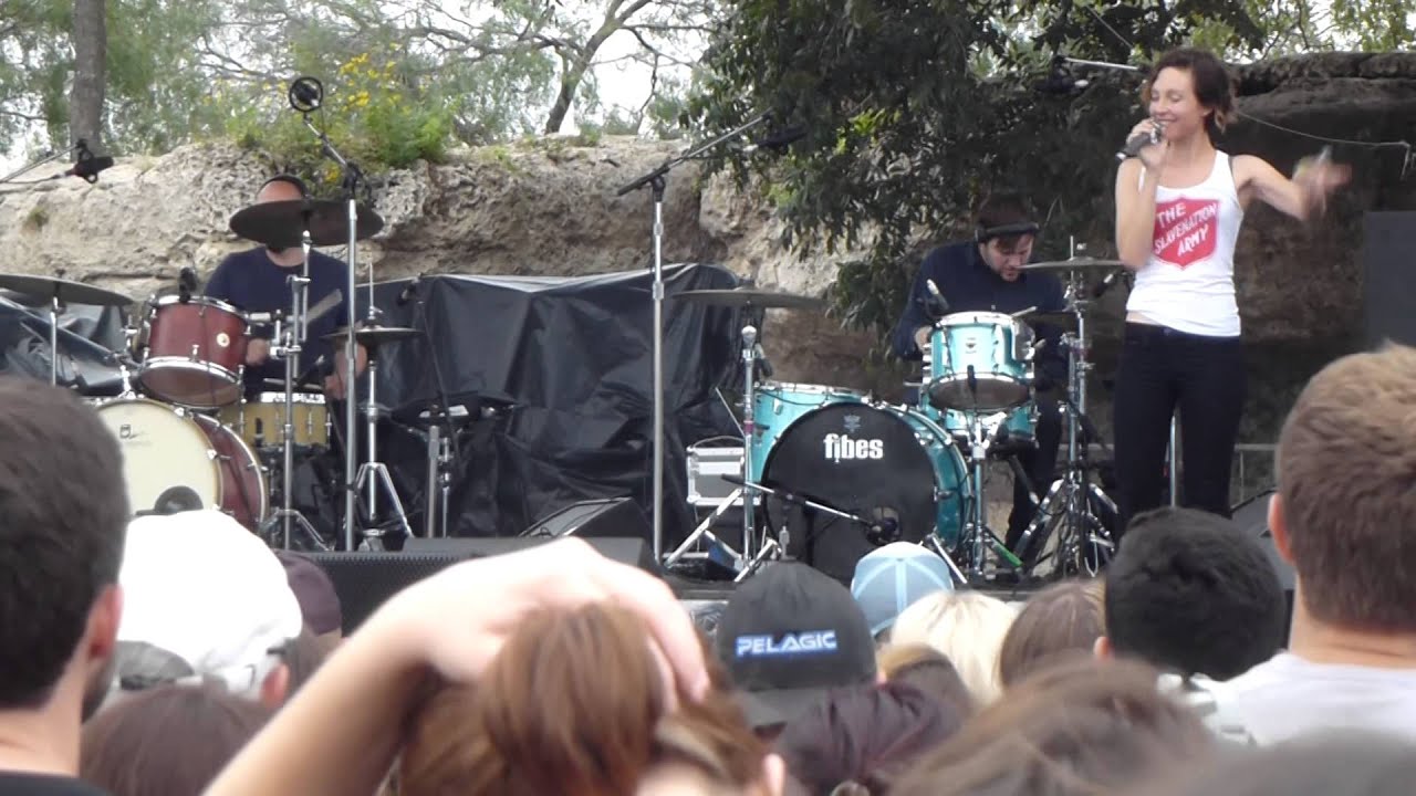 Poliça - Very Cruel @ ACL 2014 Weekend 2