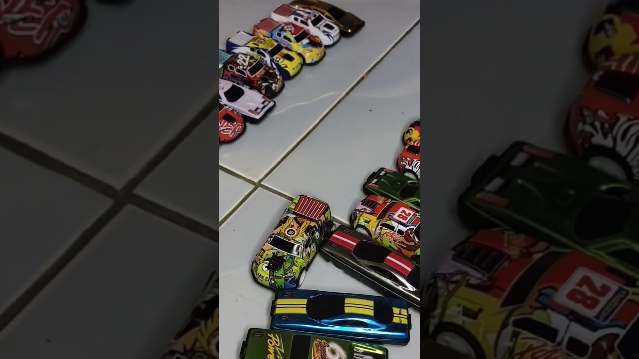 SMALL, FAST AND POWERFUL. NASCAR WITHDRAW #car #toys #pullback #slowmo #nascar