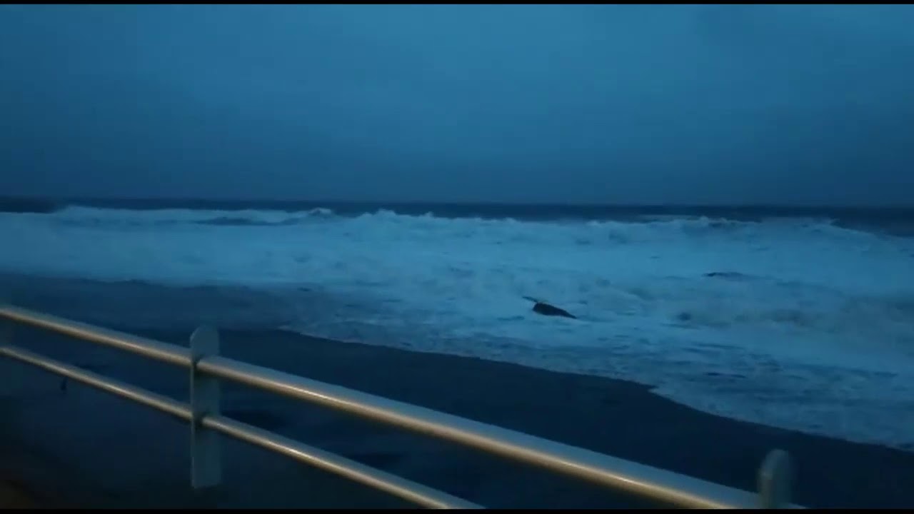 Bordighera, chiusa passeggiata a mare per mareggiata