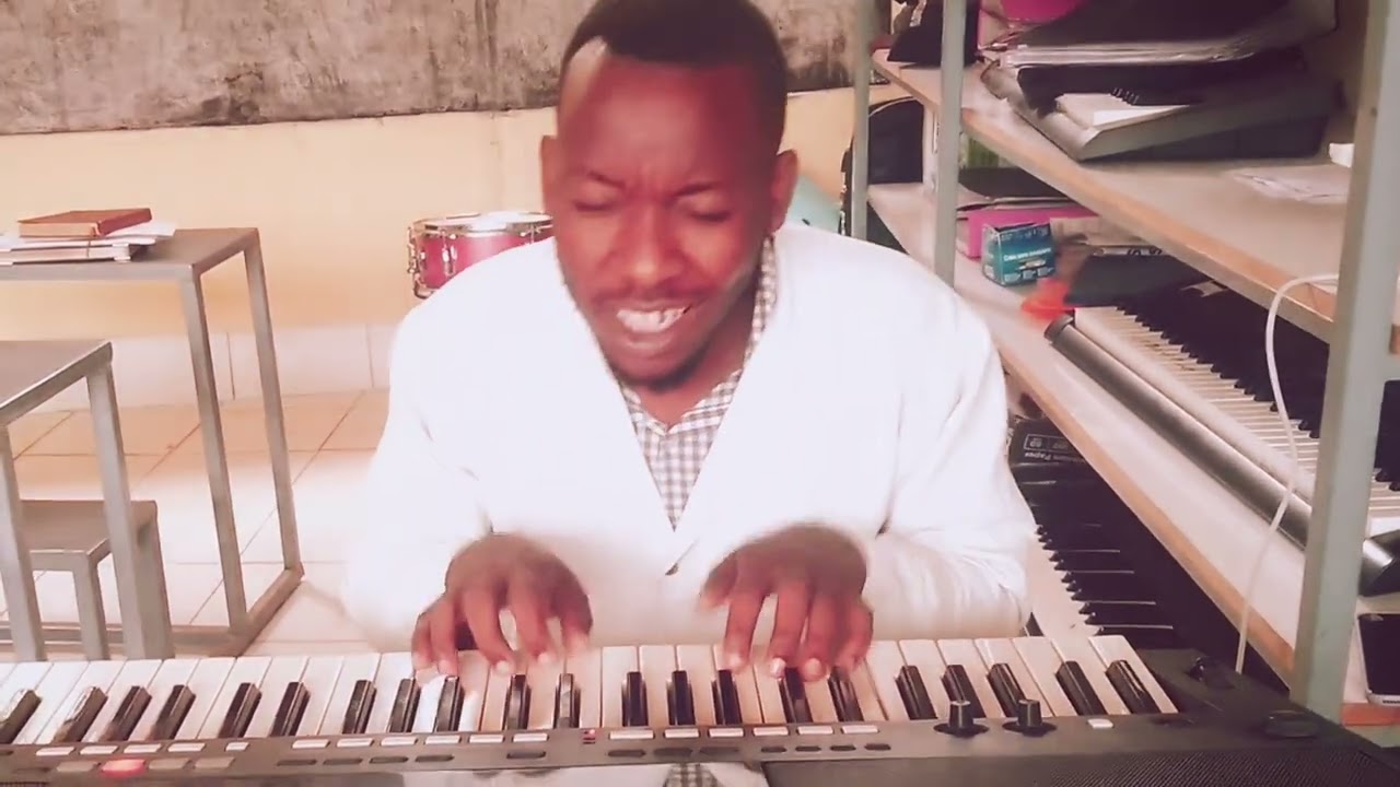 Izuba rirarenze (on piano)