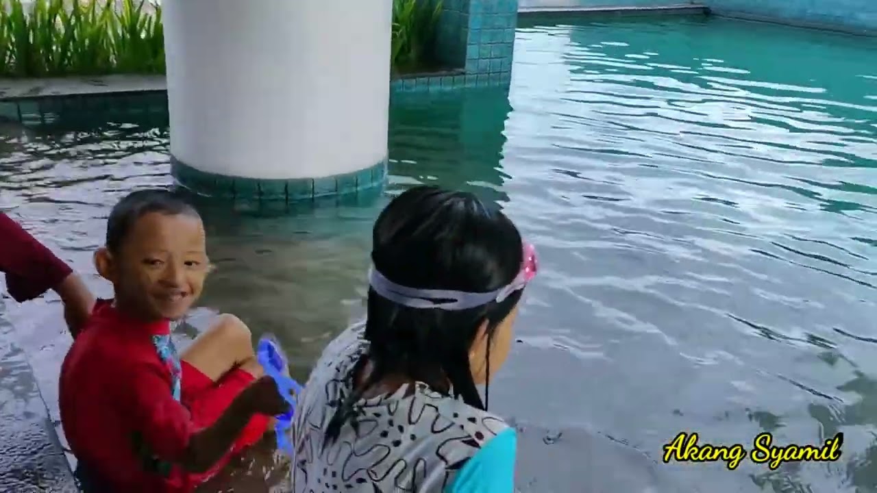 Serunya Liburan Akang Syamil di Hotel Sensa Bandung! View Cihampelas Keren Banget 😍