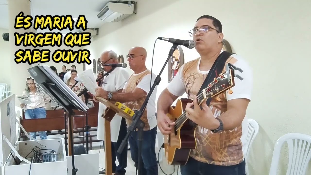 És Maria, a virgem que sabe ouvir e acolher com fé a Santa Palavra de Deus. Aclamação ao Evangelho.