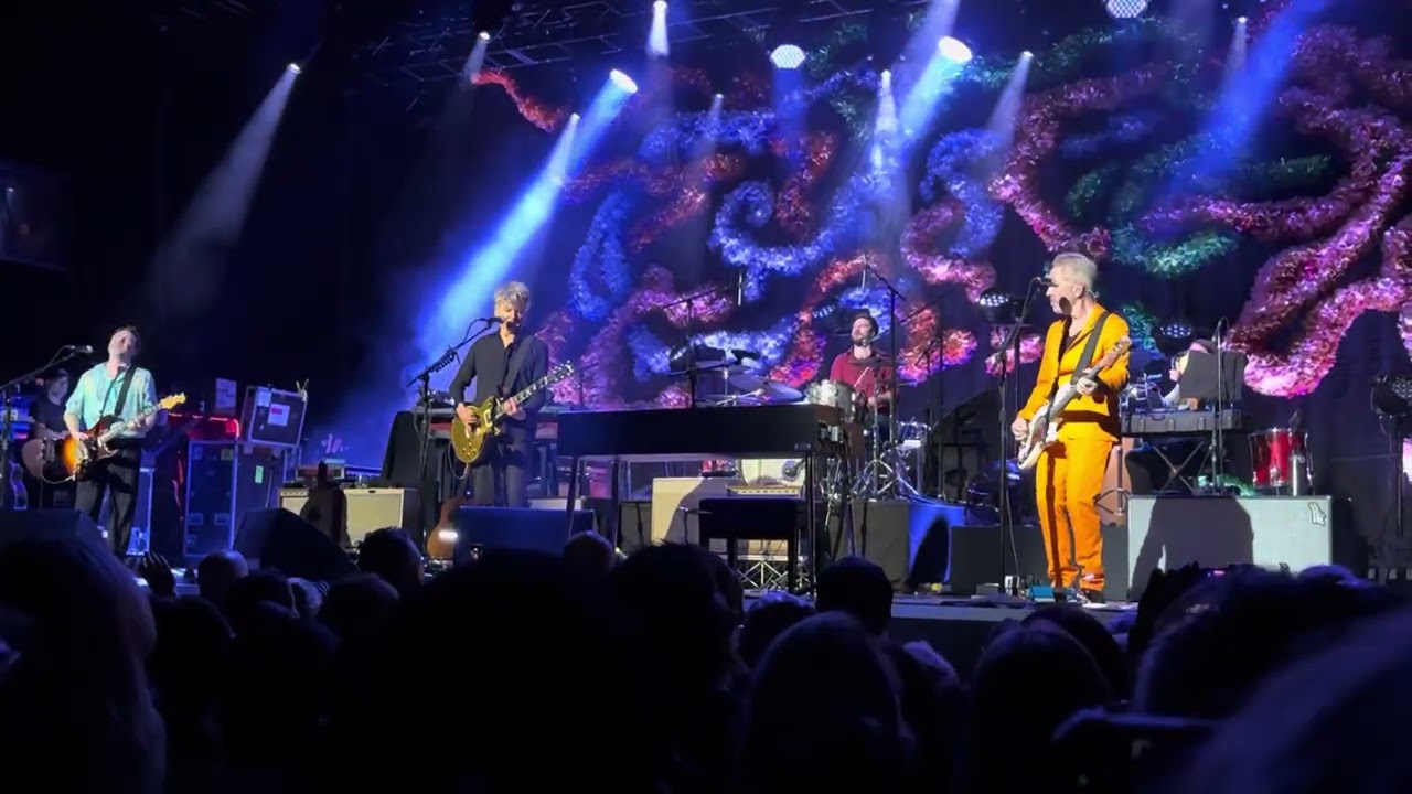 Crowded House - I See Red (Split Enz cover) @ Fortitude Music Hall 2025