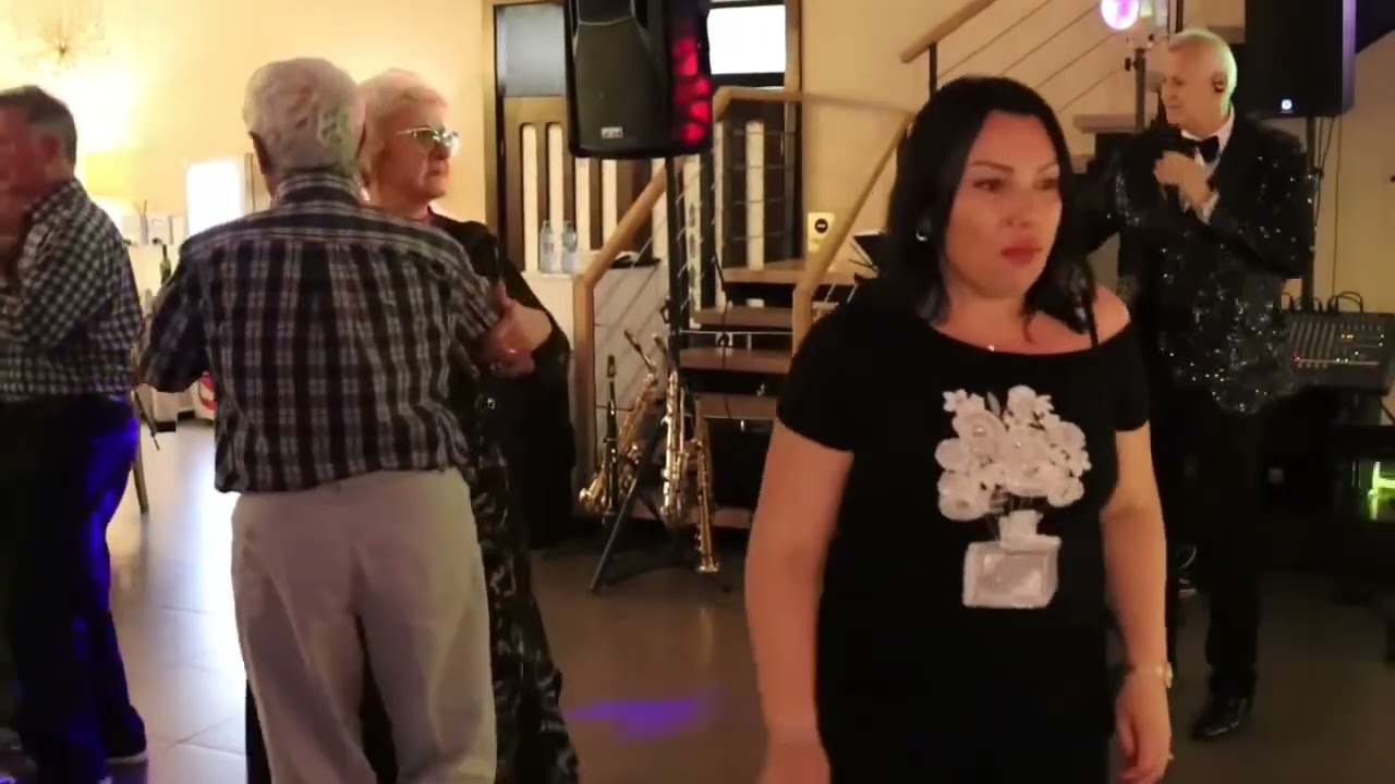 Cover rmx songs live cu solist dj Doru Bănățean la Hotel Escalade Poiana Brașov 2024 private party 