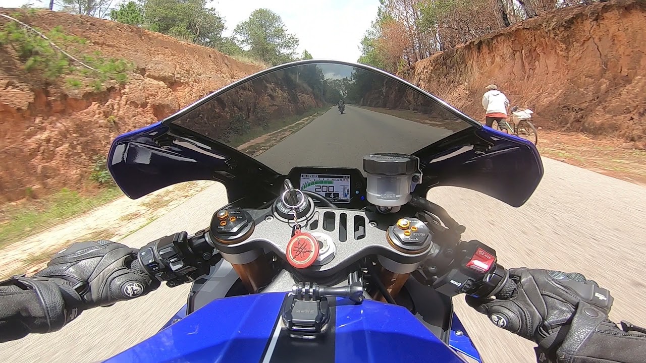 R1 Chasing ZX10R