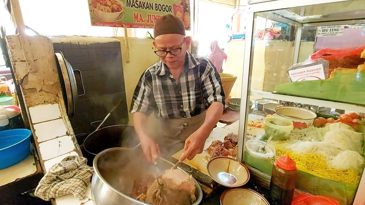 SOTO MIE SARIRASA M.JUNED TERENAK DI DALAM PASAR KOPRO TANJUNG DUREN !! INDONESIAN STREET FOOD
