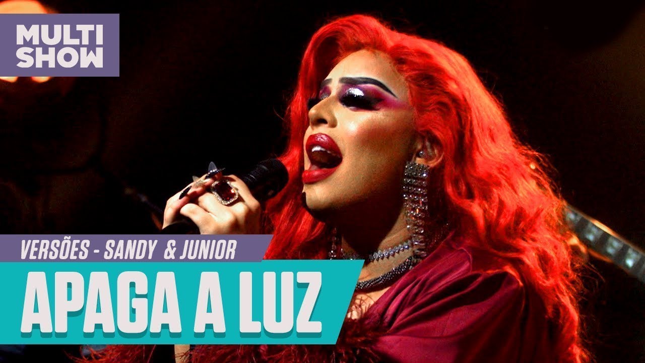 Glória Groove canta 