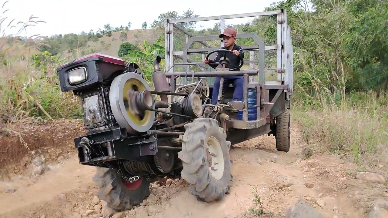Xe công nông lên rẫy 