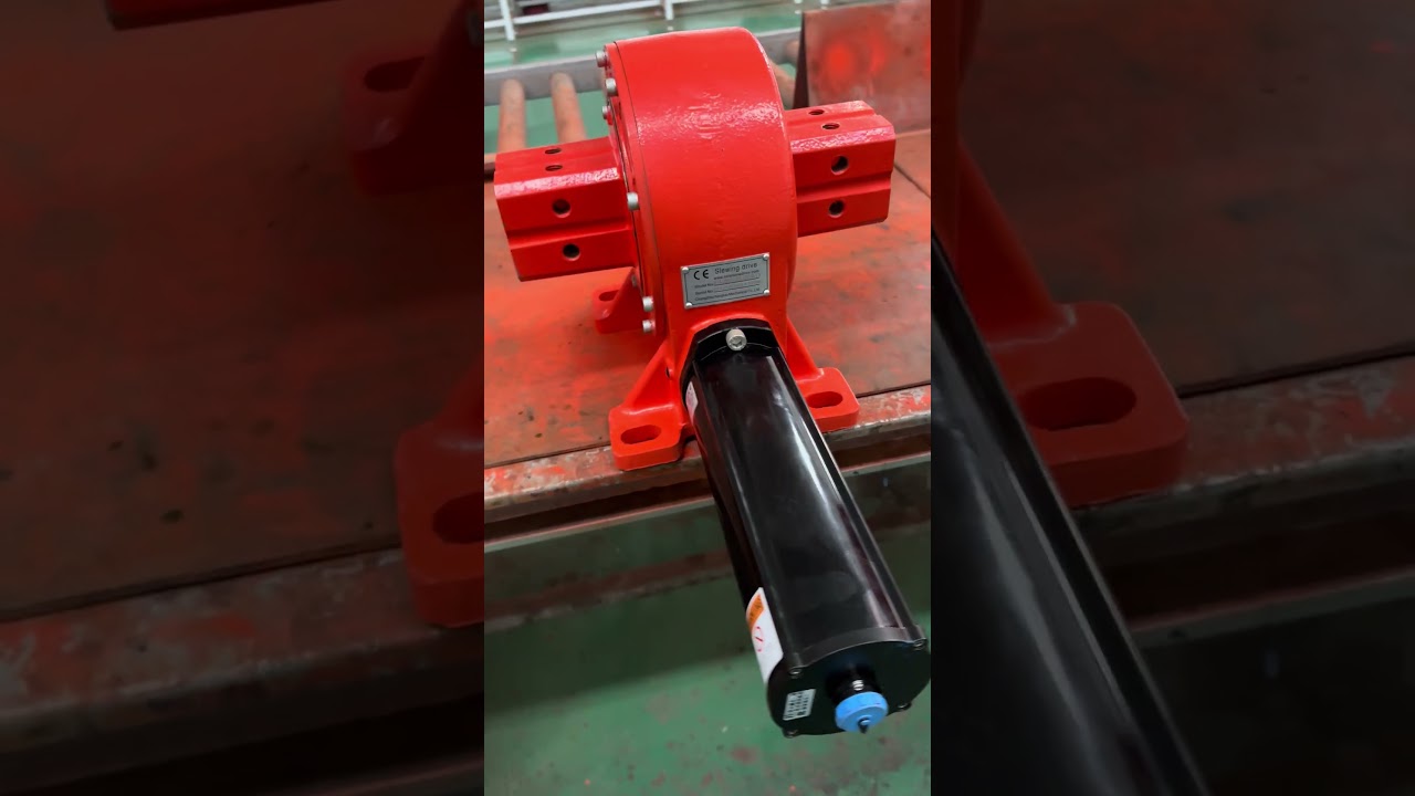 VE7 slewing drive for solar tracking system