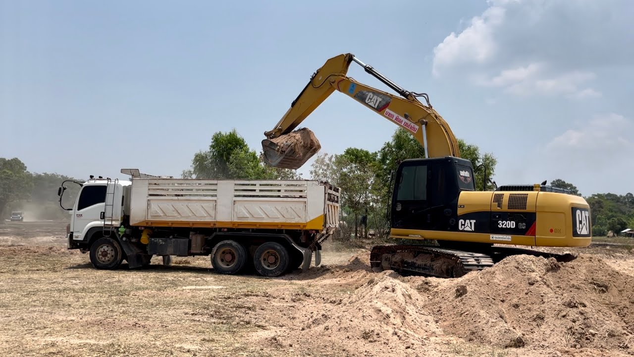 CAT 320D GC หมื่นเจ็ดพันชั่วโมงยังแน่นเปี๊ยะทุกจุด งานลอกดินนาไปถมที่ Excavetor & Dump Truck EP.1519