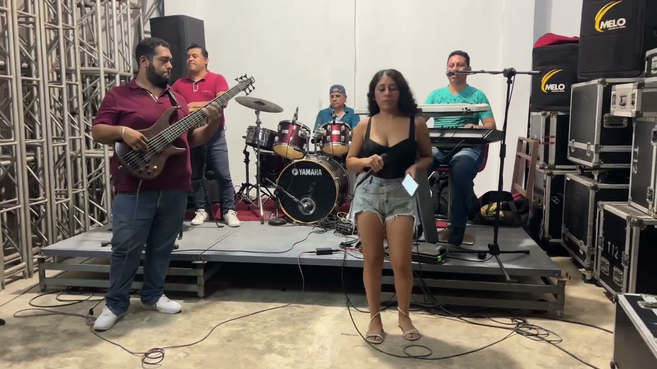 Va cayendo una lágrima