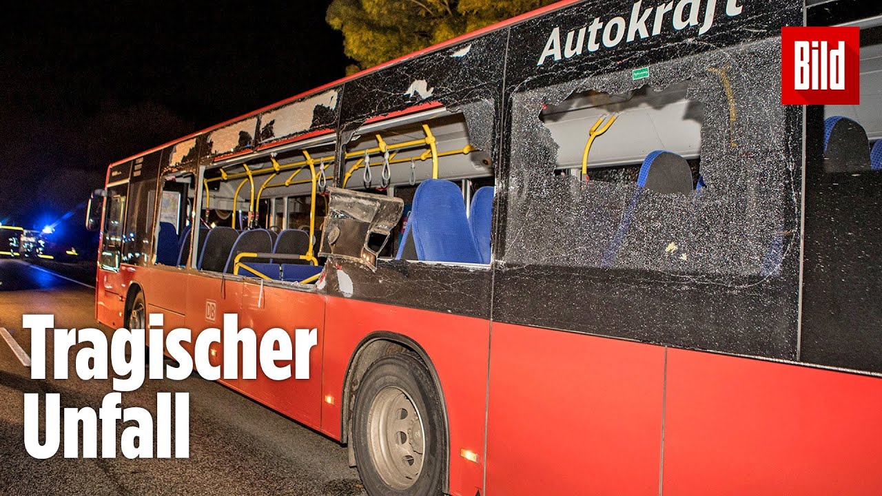 Auto kracht in Linienbus: Mädchen (16) stirbt bei Busunglück