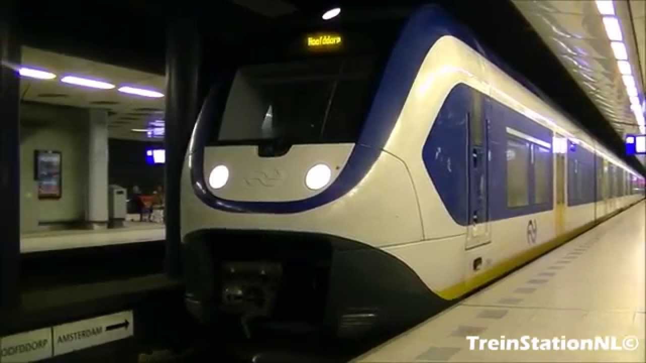 Treinen op Station Schiphol 28-07-14
