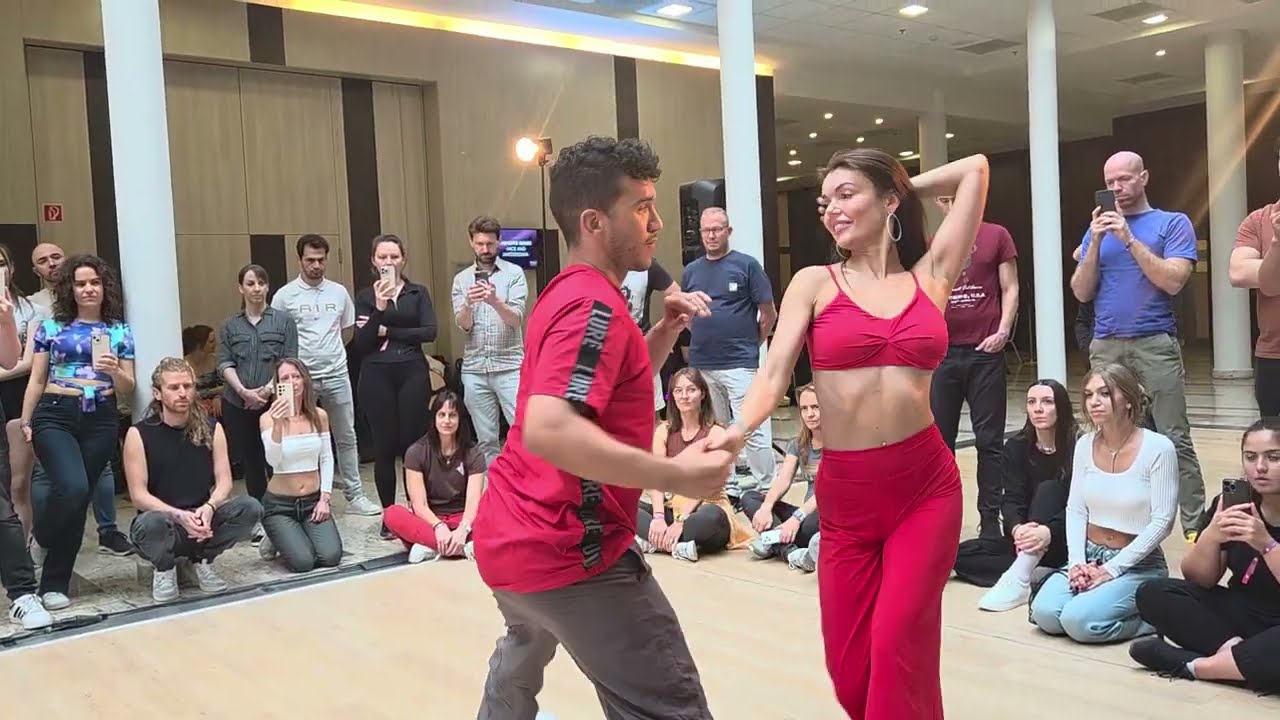 Anastasia y Jovanny Bachata Demo / Jalil Lopez - M&aacute;s Bella / #bachata @DanceCasaFestival 