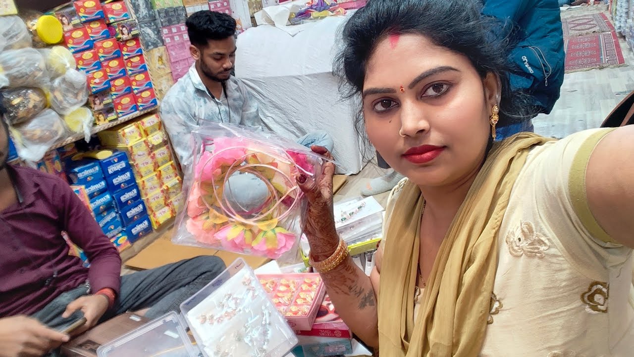 आप लोग देखिए कितना सस्ता सामान होता है