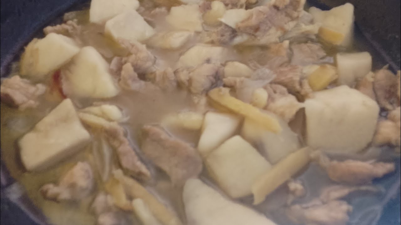 Ginisang Manok na May Gabi