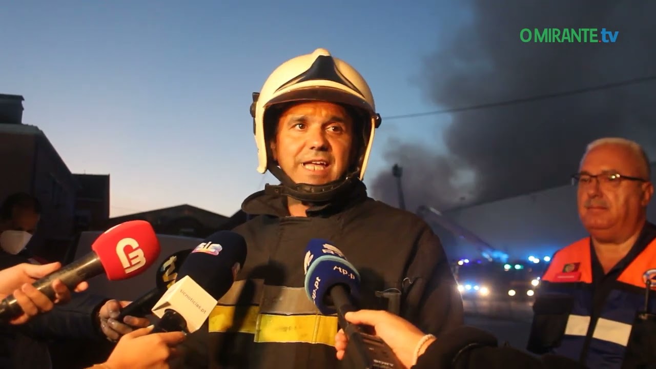 Incêndio consome cinco armazéns em Alverca