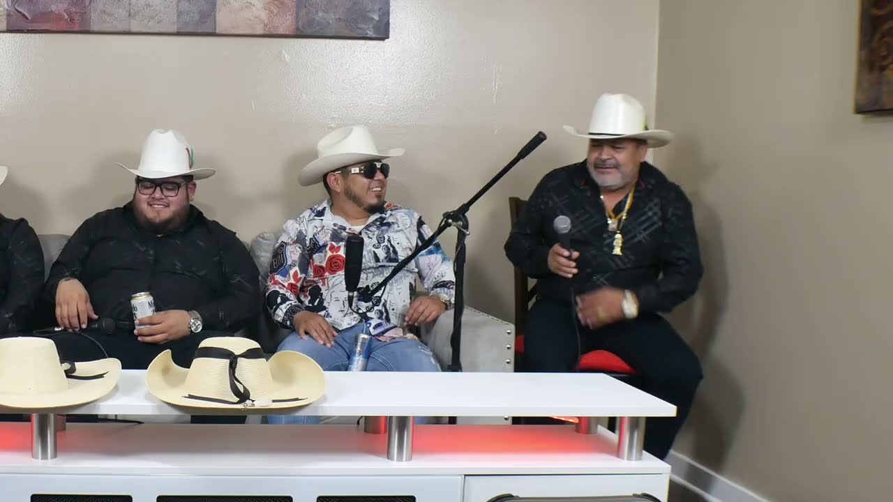 20 años trabajando en la musica con artistas reconocidos ahora en su proyecto:TripleVolucion