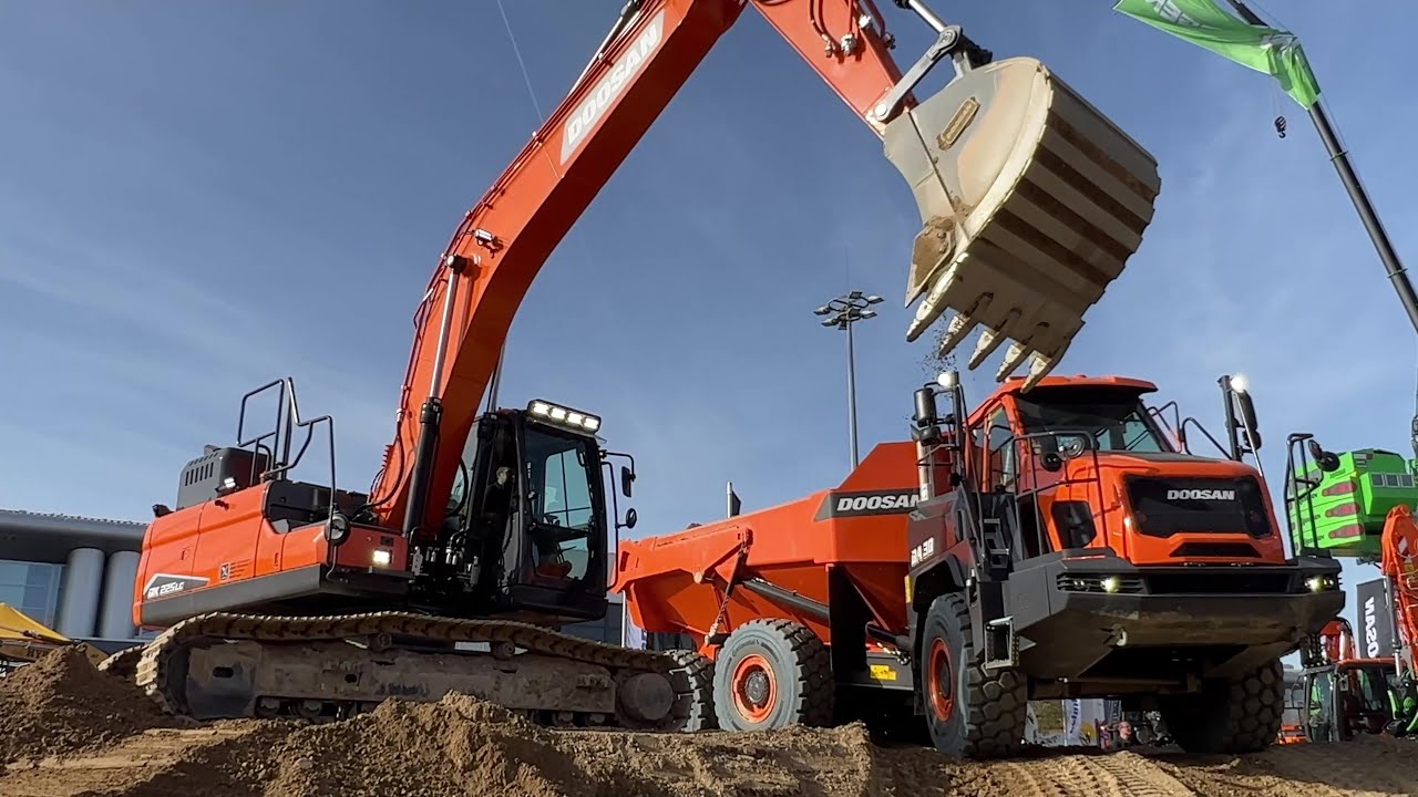 Doosan Demo Show At Bauma 2022 Expo - 4K