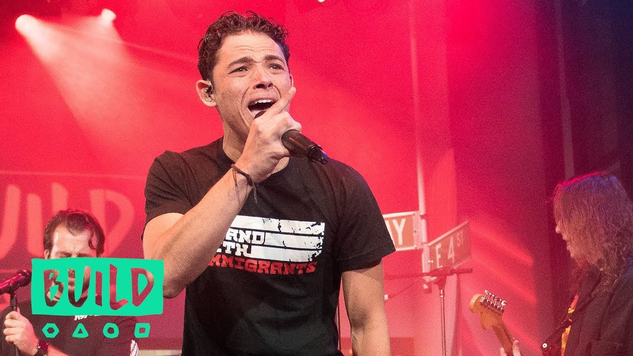 Anthony Ramos Performs 