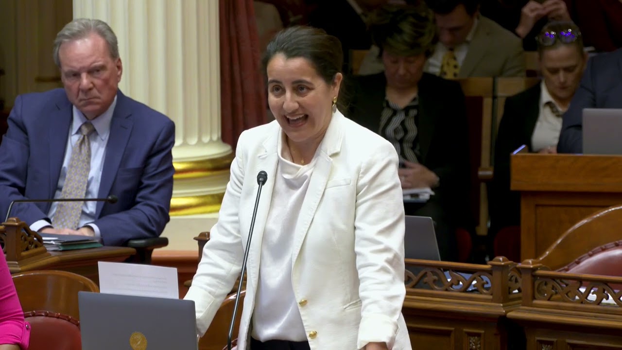 Senator Monique Lim&oacute;n Adjourns in Memory of Jaime Alanis Garc&iacute;a
