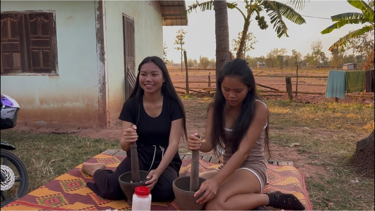 ມື້ອື່ນເຮືອນສາວຫຼອຍສິມີງານຜູກແຂນ🇱🇦เฮ็ดน้ำข้าวปุ้น บ้านสาวหลอยจะมีงานผูกแขน