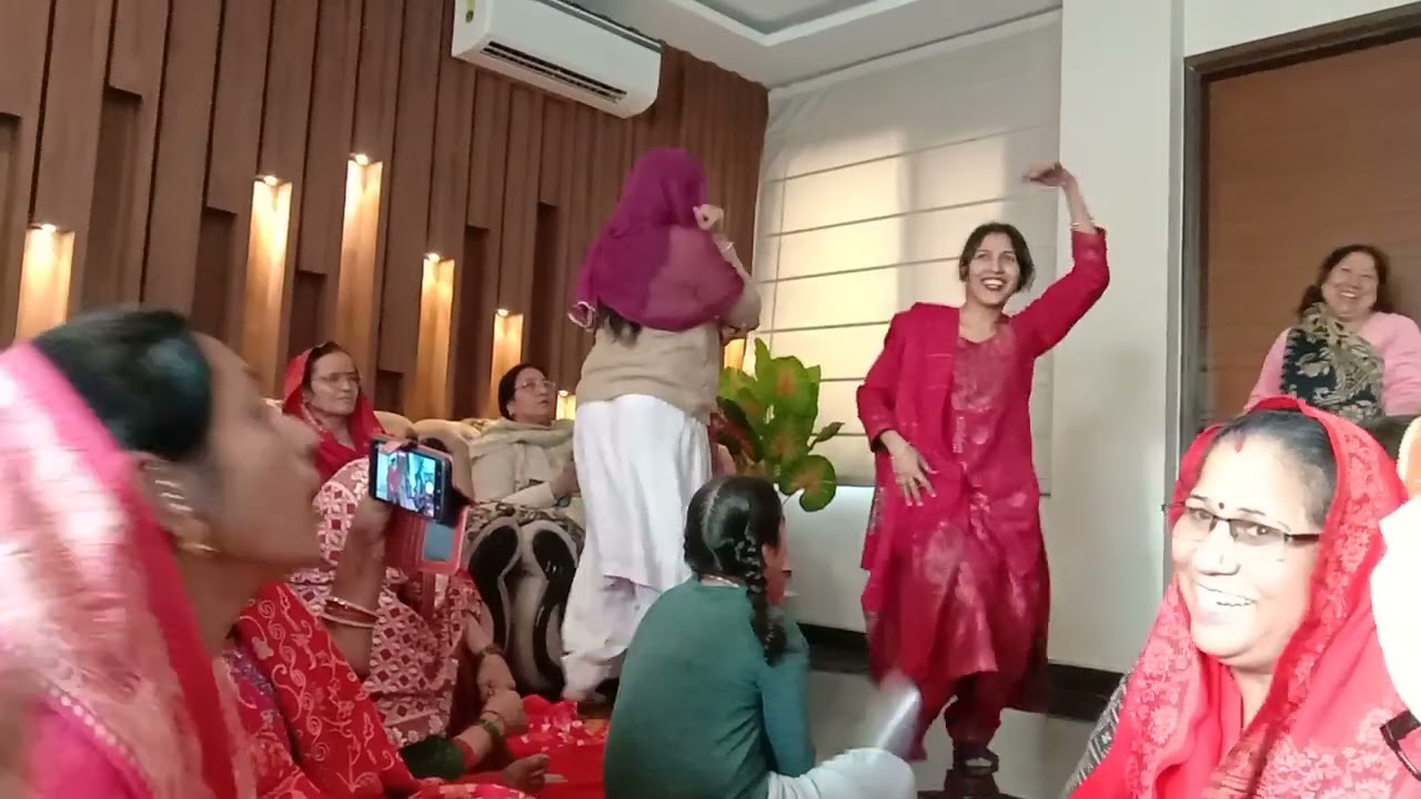 छोरी ने धूम मचा दी ना चढ़ में कमेंट करके बति प्रोग्राम करशादी के गीतों के लिए भी ❤️🙏9266158917
