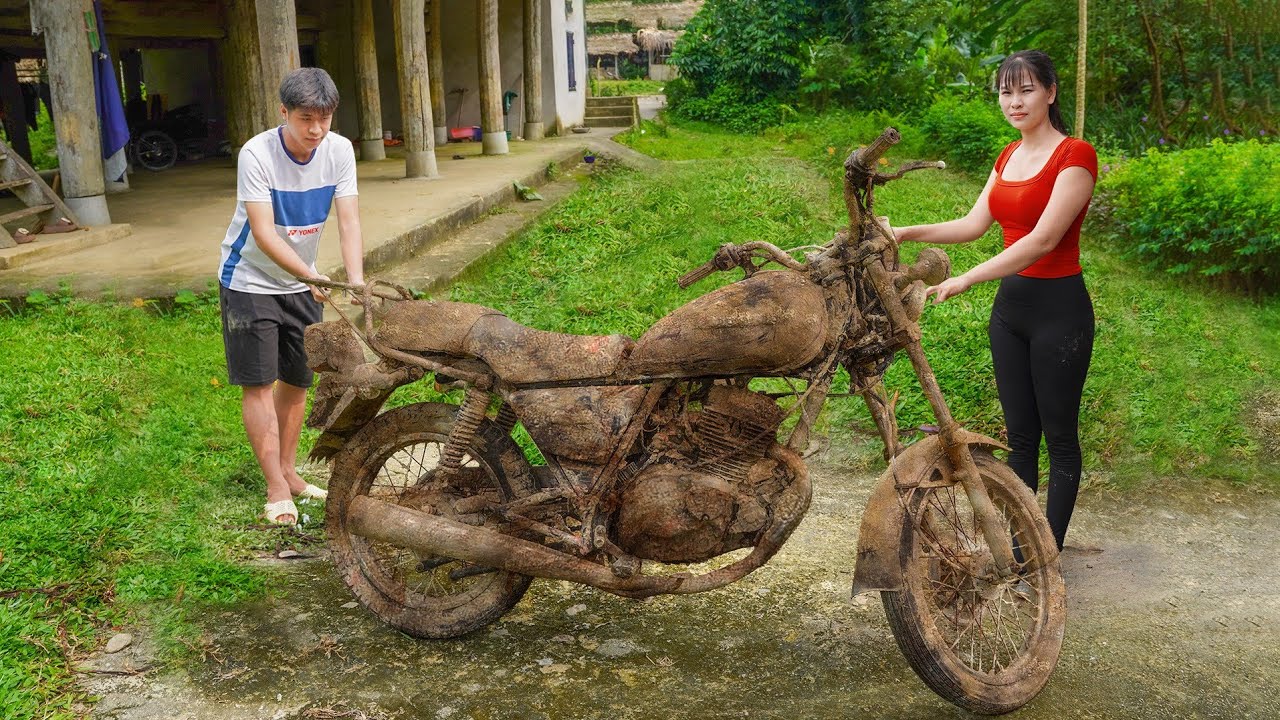 Girl Restores SUZUKI GN125 Motocycle from 90s, A Gift from Young Man's Deceased Father